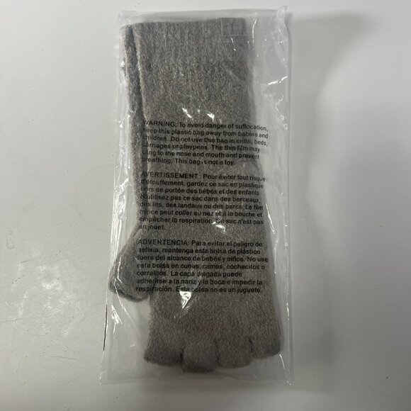 BAREFOOT DREAMS CozyChic Lite Fingerless Gloves - Picture 3 of 3